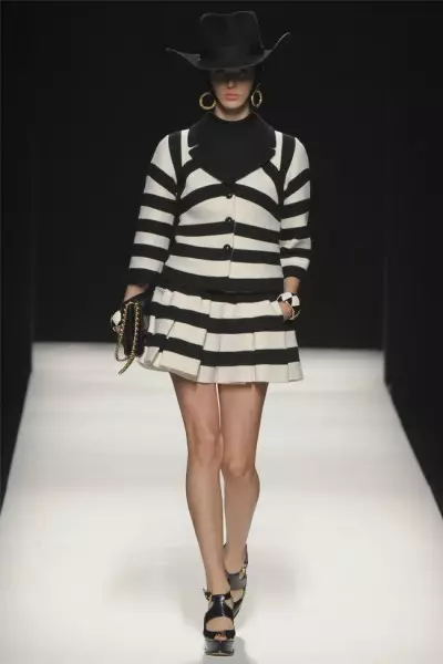 Moschino Caij nplooj zeeg 2012 | Milan Fashion Week