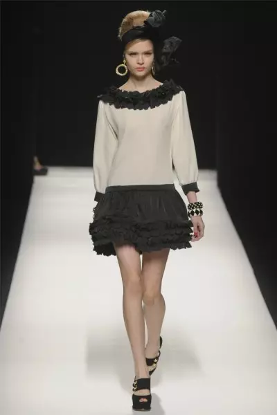 Moschino Outono 2012 | Semana da moda de Milán