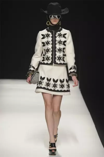 Moschino jeseň 2012 | Milánsky týždeň módy