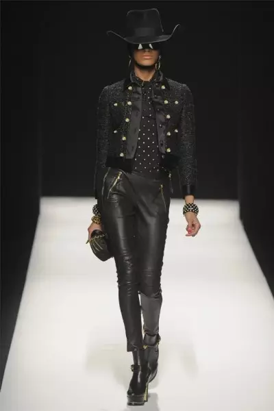 Moschino Fall 2012 | मिलान फेसन वीक