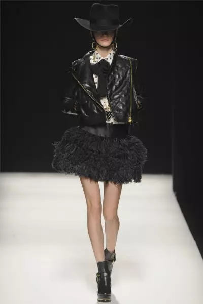 Moschino mùa thu 2012 | Tuần lễ thời trang Milan