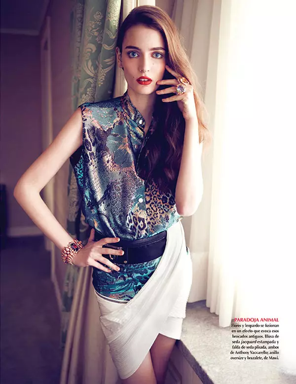 Zuzanna Bijoch Stars በ Vogue ላቲን አሜሪካ ሀምሌ 2013 የሽፋን ተኩስ
