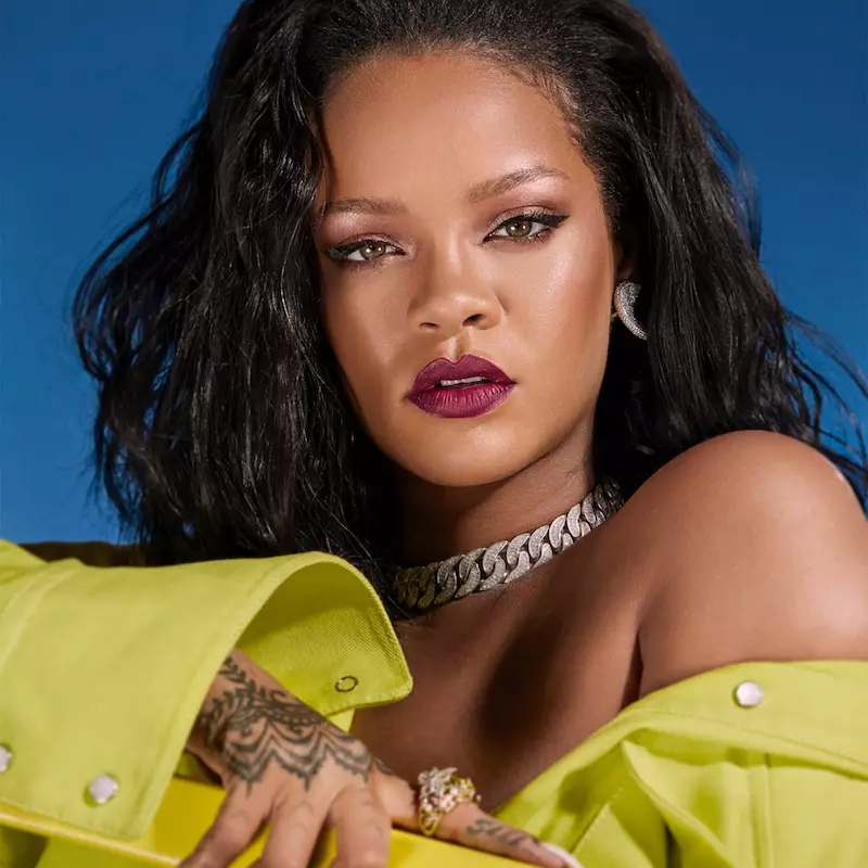Rihanna star fil-kampanja Fenty Beauty Pro Filt'r Hydrating Foundation