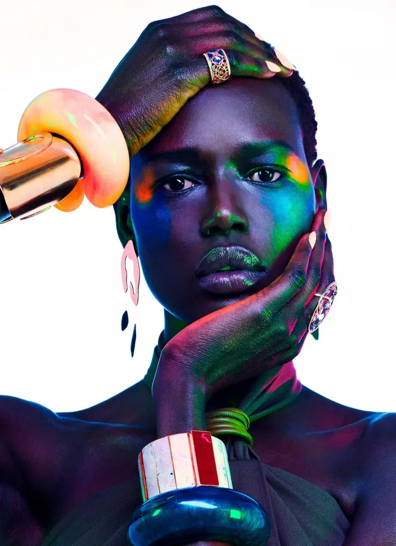 Ο Ajak Deng Dazzles με Luxe Jewels για τη Vogue Portugal