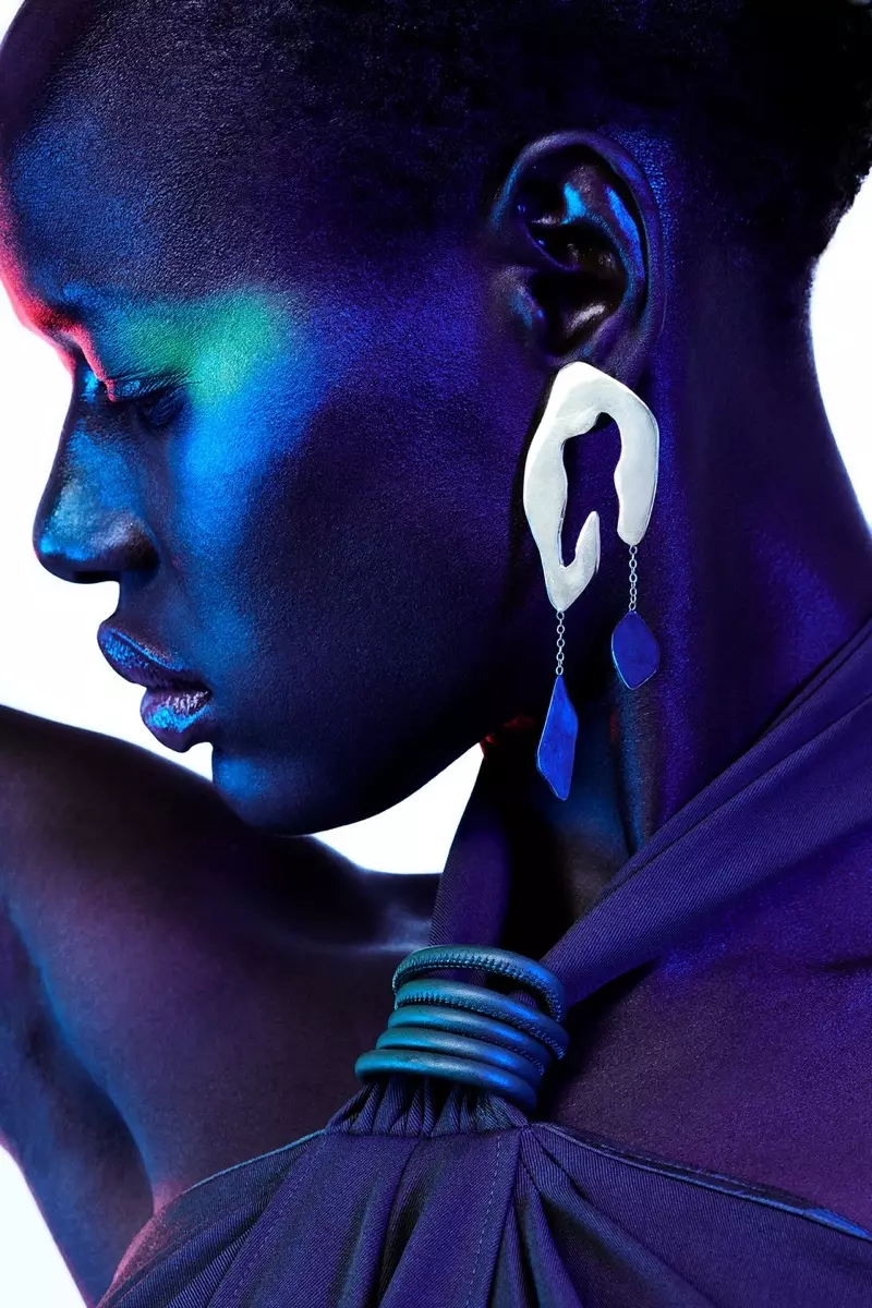 Ajak Deng oslňuje luxusními šperky pro portugalský Vogue