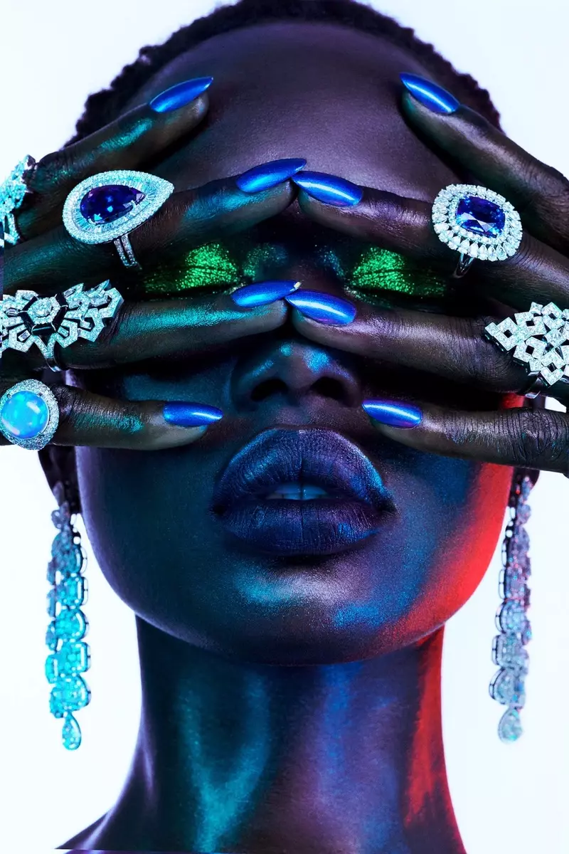 Ajak Deng oslňuje luxusními šperky pro portugalský Vogue