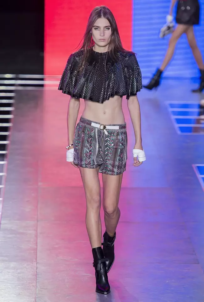 Um look da coleção primavera 2016 da Louis Vuitton