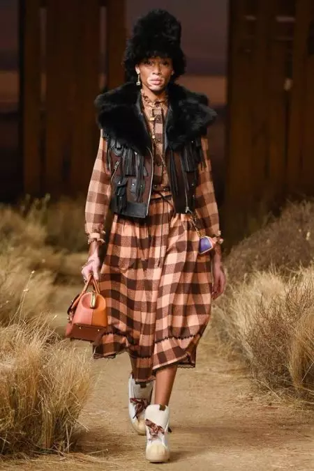 Si Coach Goes Prairie Chic uban ang Fall 2017 Collection