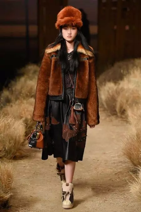 Si Coach Goes Prairie Chic uban ang Fall 2017 Collection