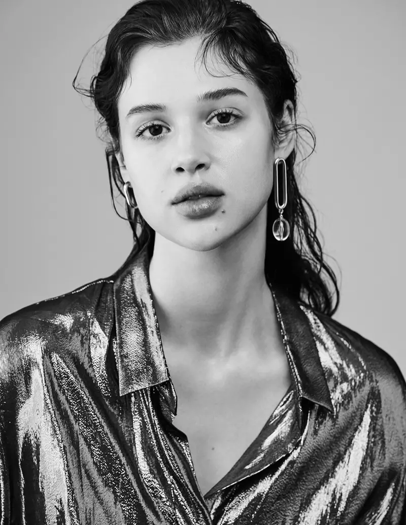 L'Officiel బాల్టిక్స్ కోసం Anais Pouliot మోడల్స్ స్లీక్ బ్యూటీ