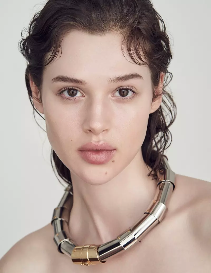 Anais Pouliot Models Sleek Beauty-ը L'Officiel Baltics-ի համար