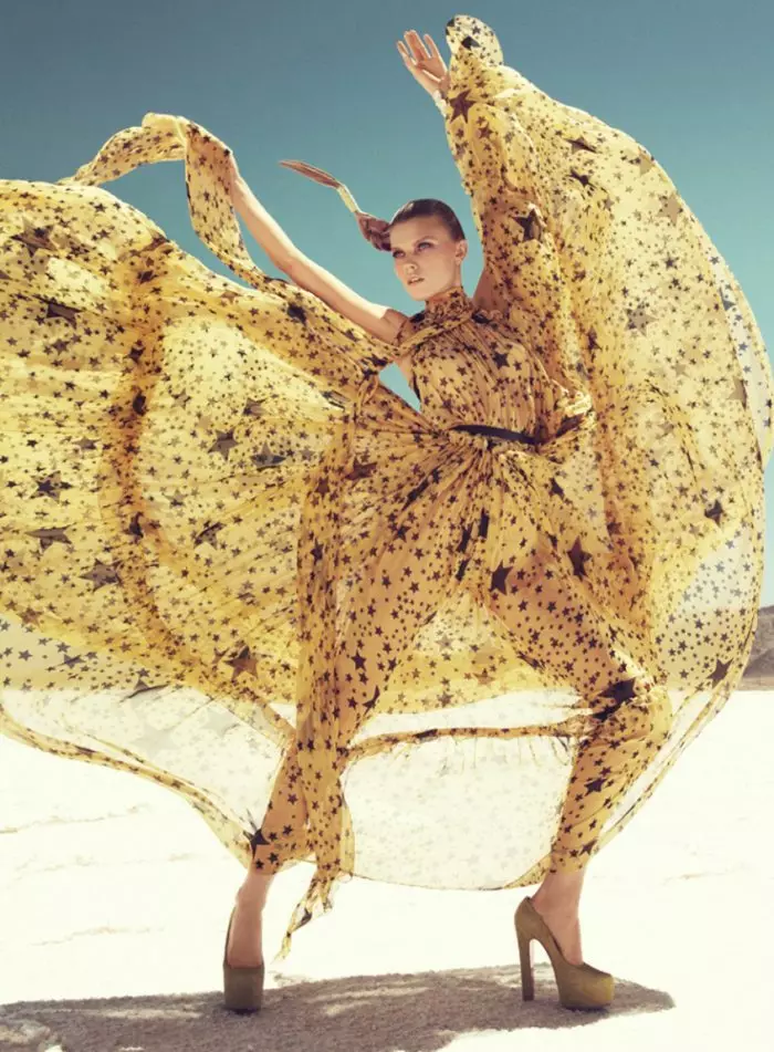 Maryna Linchuk saunia e Paola Kudacki mo Harper's Bazaar US Setema 2011