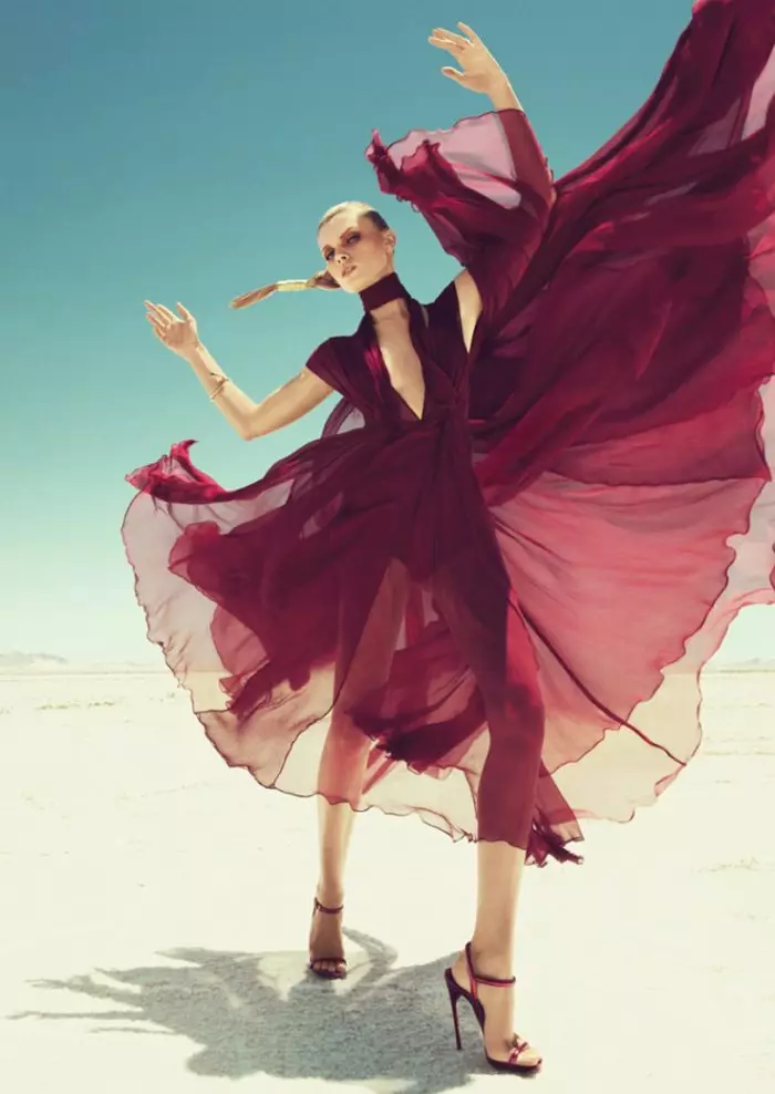 Maryna Linchuk de Paola Kudacki para Harper's Bazaar US setembro de 2011