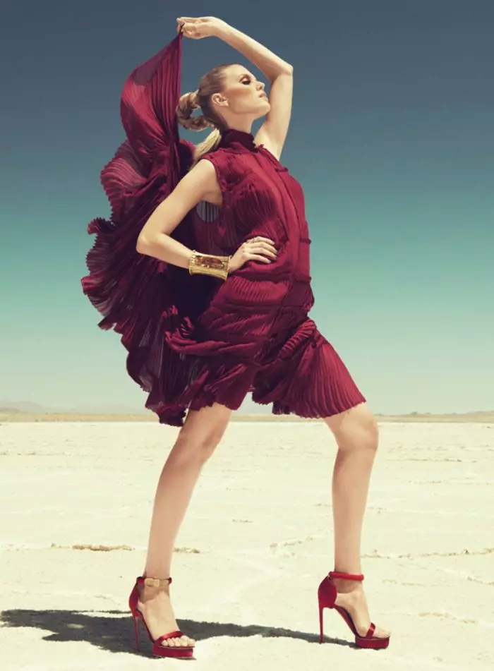 Maryna Linchuk de Paola Kudacki para Harper's Bazaar US setembro de 2011