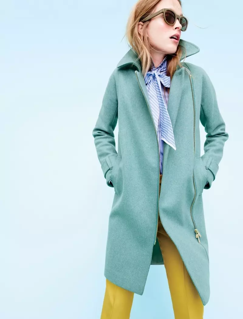 J. Crew Belted Zip Trench Coat sa Wool Melton, Collection Thomas Mason para sa J. Crew Cocktail Shirt, Collection Cropped Pant nga adunay Patch Pockets sa Golden Chartreuse ug Sam Sunglasses sa Olive