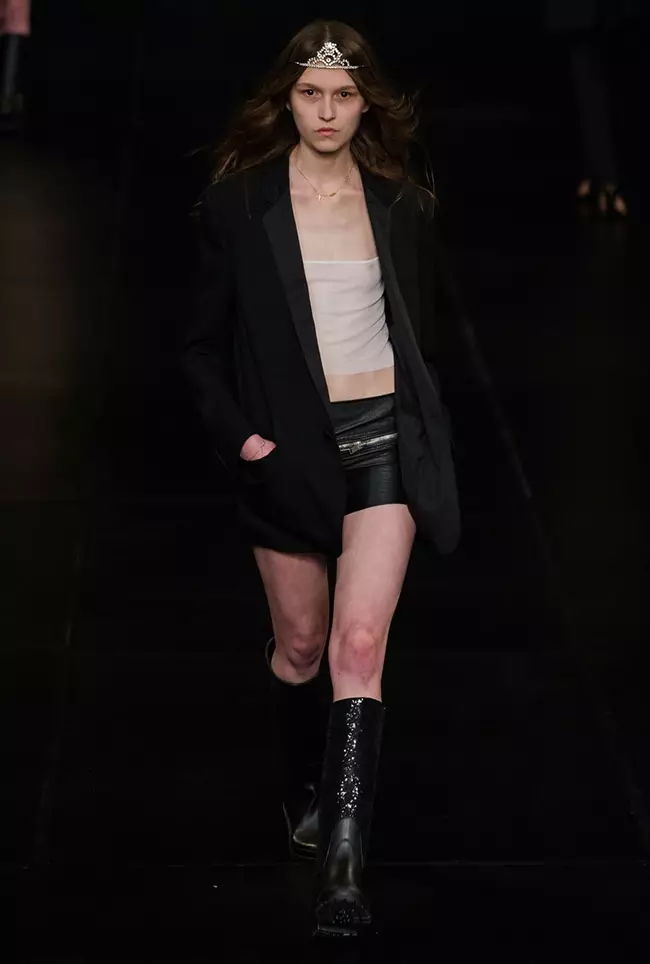 Saint Laurent Spring 2016 | ပဲရစ်ဖက်ရှင်ရက်သတ္တပတ်