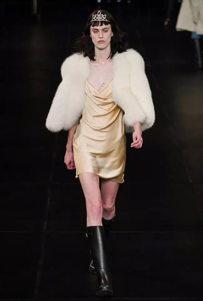 Saint Laurent Frühjahr 2016 | Pariser Modewoche