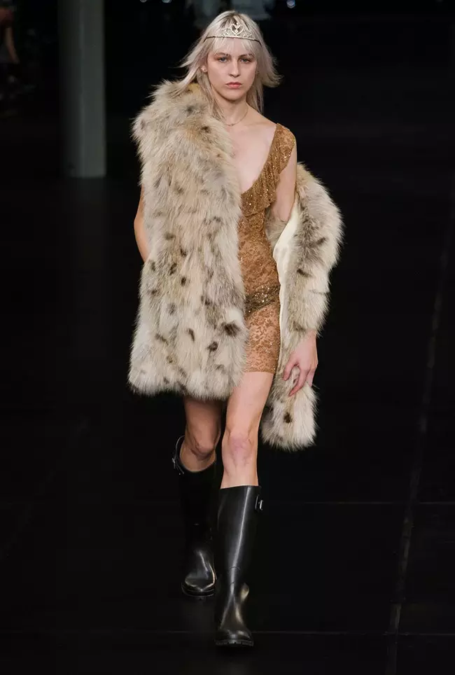 Saint Laurent mùa xuân 2016 | Tuần lễ thời trang Paris