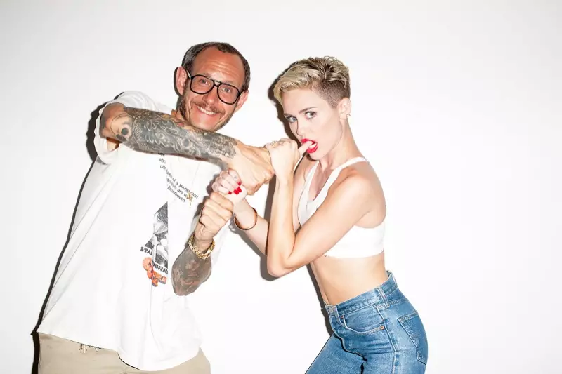 Versace, Miley Cyrus, Michael Kors Lara Awọn wiwa Google Top 2013