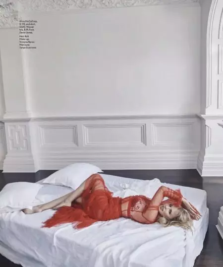 Kylie Minogue draagt feestelijke mode voor Vogue Australia