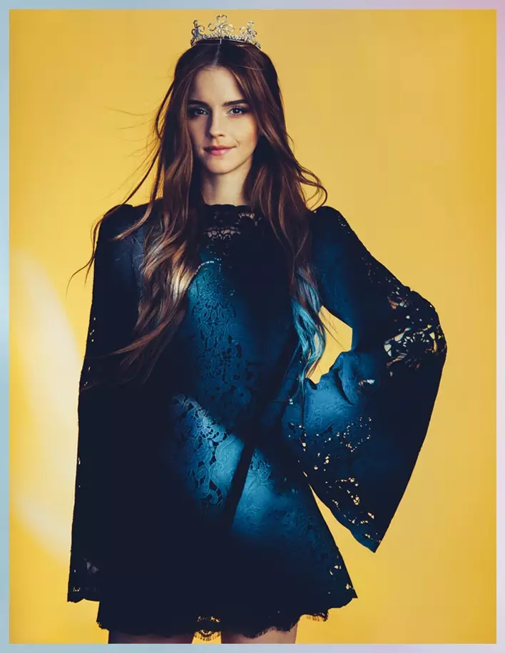 Emma Watson Enchants rau Wonderland Magazine los ntawm Christian Oita