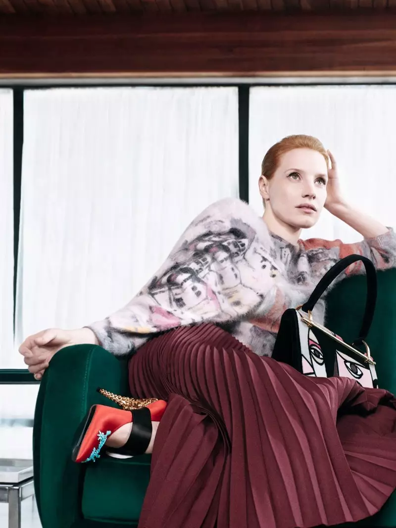 Jessica Chastain, kterou fotografoval Willy Vanderperre, se objevuje v kampani Prada před podzimem 2017