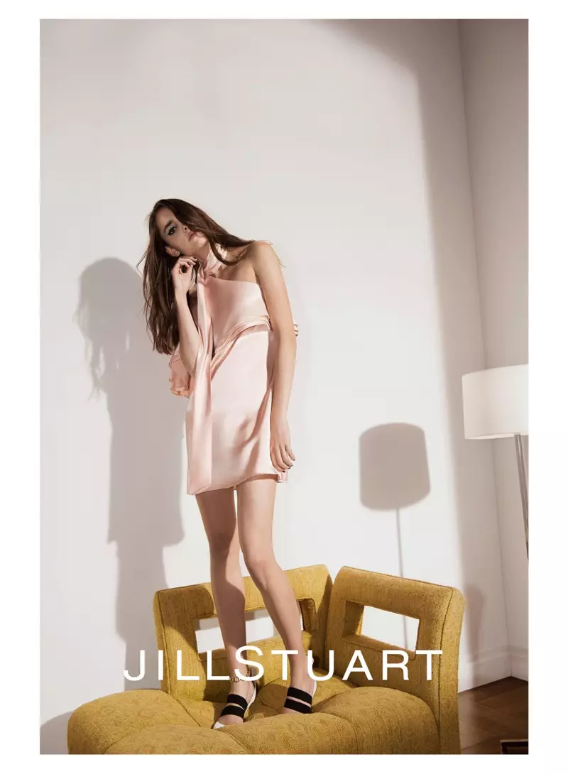 Een afbeelding uit de reclamecampagne van Jill Stuart in het voorjaar van 2016