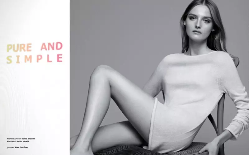 Amanda Norgaard reste simple pour Tank Magazine par Jonas Bresnan