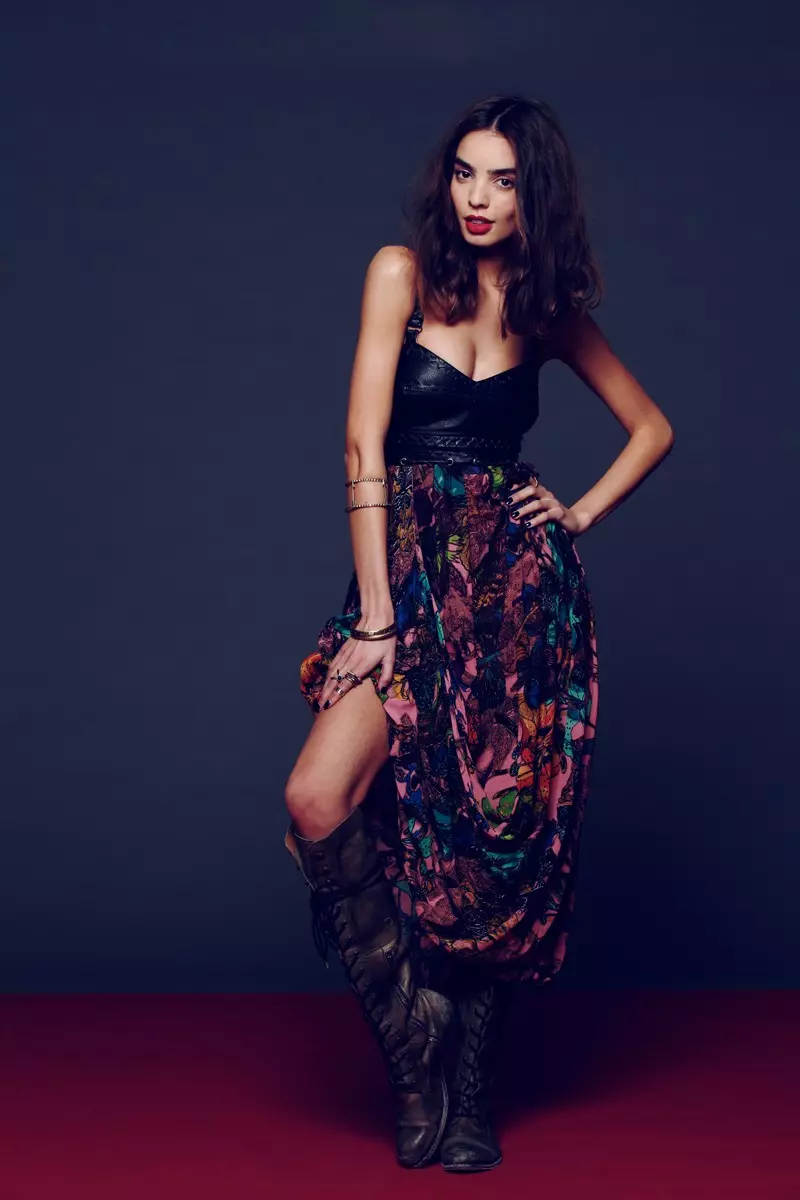 Free People Taps Sabrina Nait za svoj novogodišnji lookbook