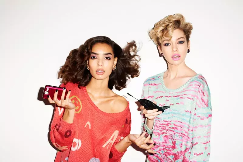 Sabrina Nait a Stella Maxwell yn serennu yn Ymgyrch Fall 2012 Nasty Gal gan Terry Richardson