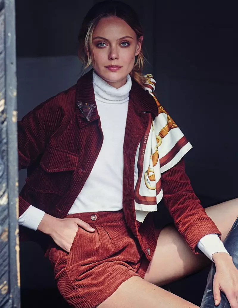 Frida Gustavsson parece chique equestre para ELLE Itália