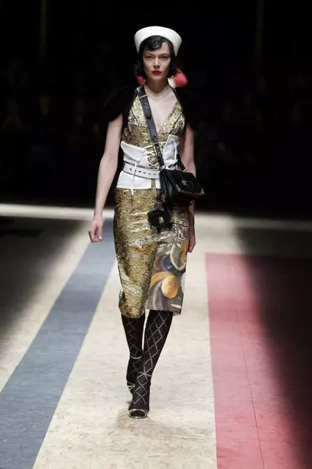 Prada Fall 2016 | Beke ea feshene ea Milan