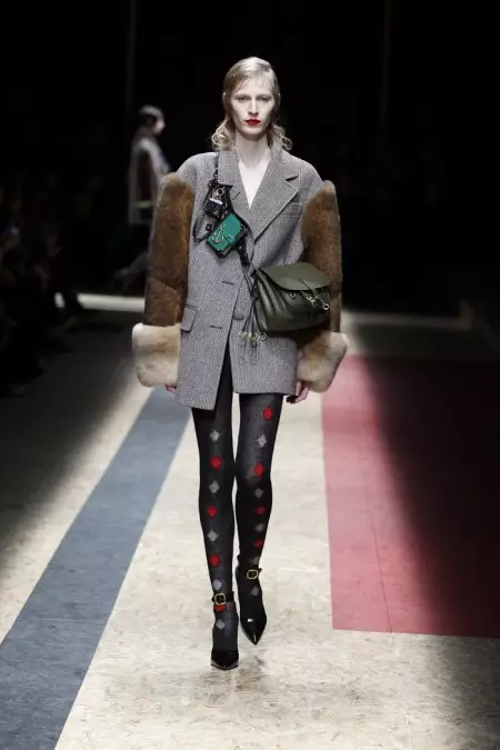 Prada Fall 2016 | Beke ea feshene ea Milan