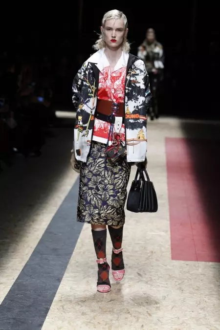 Prada Fall 2016 | Beke ea feshene ea Milan