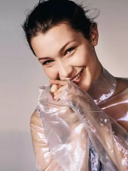 Bella Hadid pozuoja prašmatniame pavasarį ieško „Vogue China“.