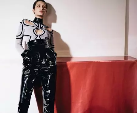 Bella Hadid pozuoja prašmatniame pavasarį ieško „Vogue China“.