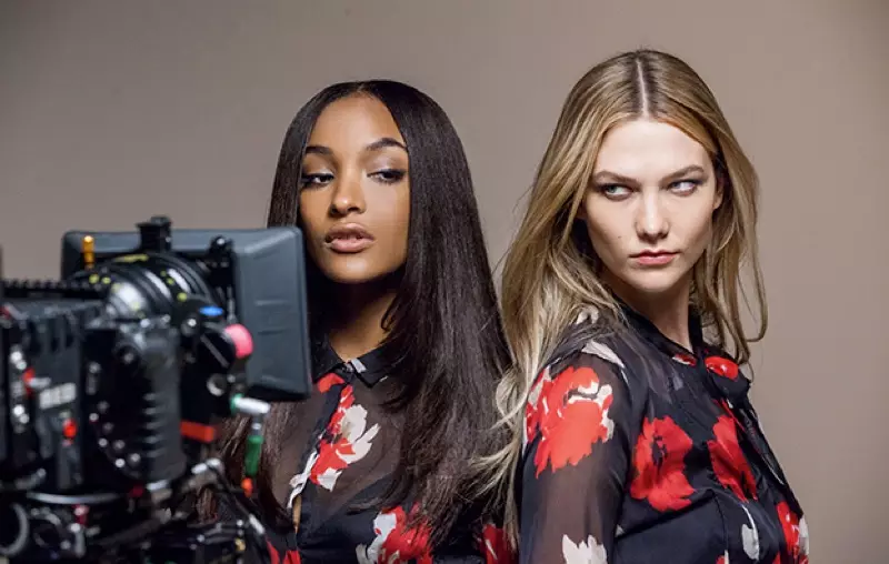 Jourdan Dunn dhe Karlie Kloss pozojnë në prapaskenë në fushatën vjeshtë-dimër 2016 të Liu Jo