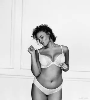 Lane Bryant debiutuoja #ImNoAngel Plus Size apatinio trikotažo kampanijoje