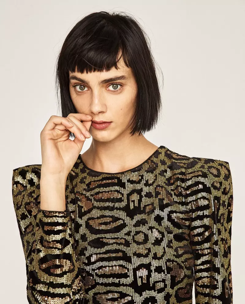 Top con estampado de lentejuelas de Zara