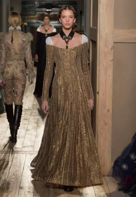 Valentino Alu Siekisipia mo Fall Haute Couture