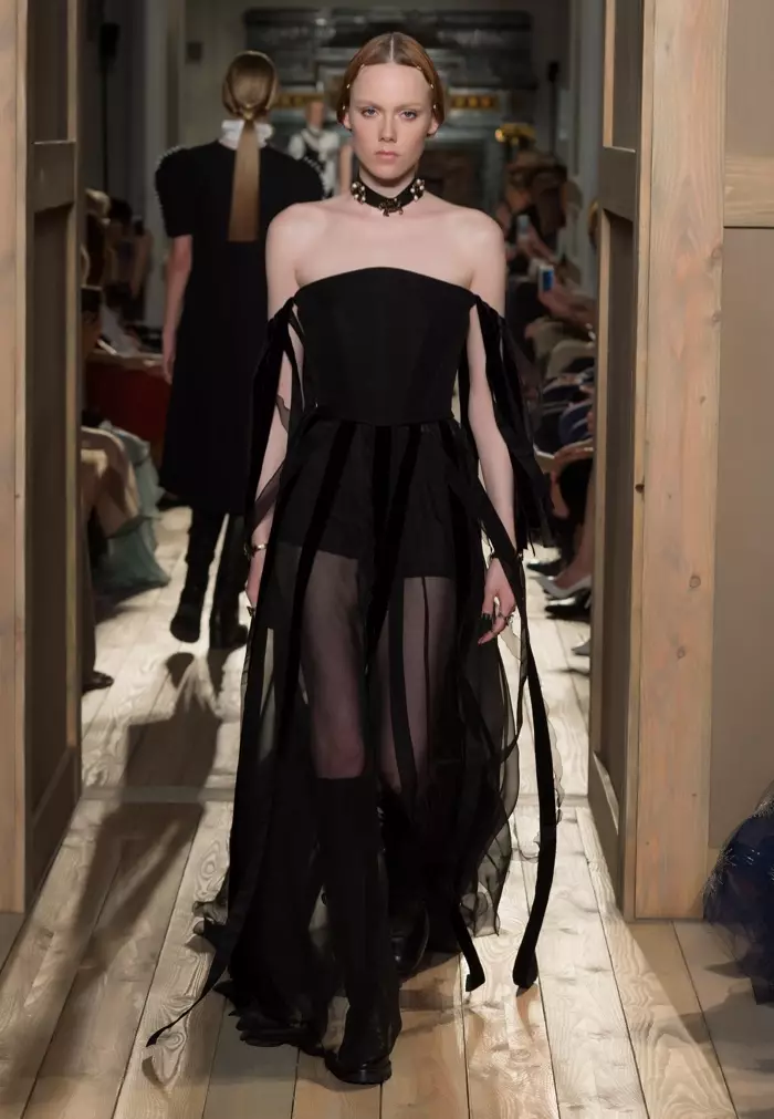 Valentino Haute Couture Fall 2016: O le ofu talaloa tau'au ma le sakete