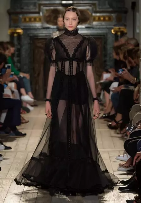 Téann Valentino mar Shakespearean le haghaidh Fall Haute Couture