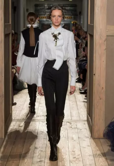 Valentino Alu Siekisipia mo Fall Haute Couture