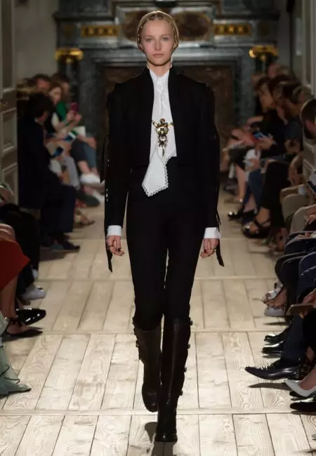 Valentino Goes Shakespearean pro podzimní Haute Couture