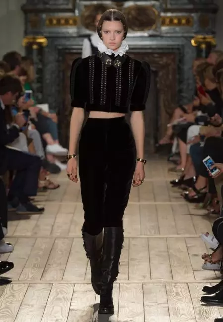 Valentino Shakespeare-t választ az őszi Haute Couture-ért