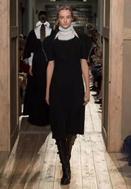 Valentino Alu Siekisipia mo Fall Haute Couture