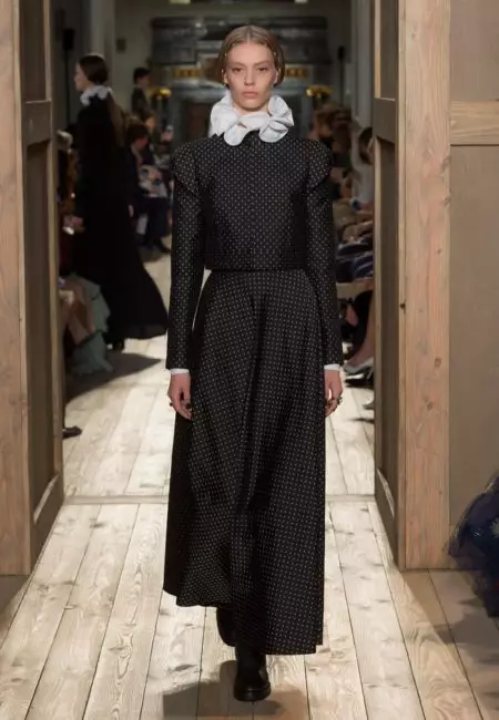 Valentino Alu Siekisipia mo Fall Haute Couture