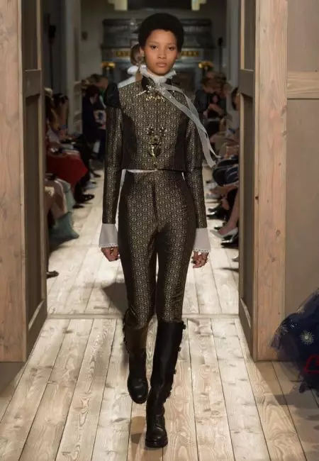 Valentino Shakespeare-t választ az őszi Haute Couture-ért