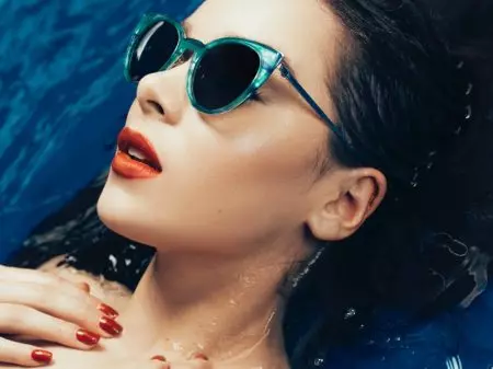 Hailee Steinfeld Tieħu għadds fl-ilwien Prive Revaux 'La Vita'