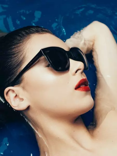 Hailee Steinfeld taucht in Prive Revaux 'La Vita' Shades ein